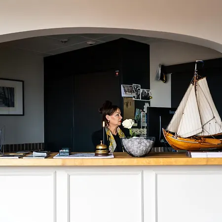 Restaurant & Monopole Hotel