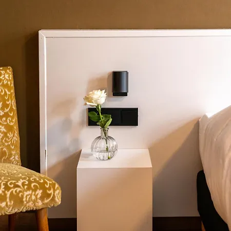 Restaurant & Monopole Hotel